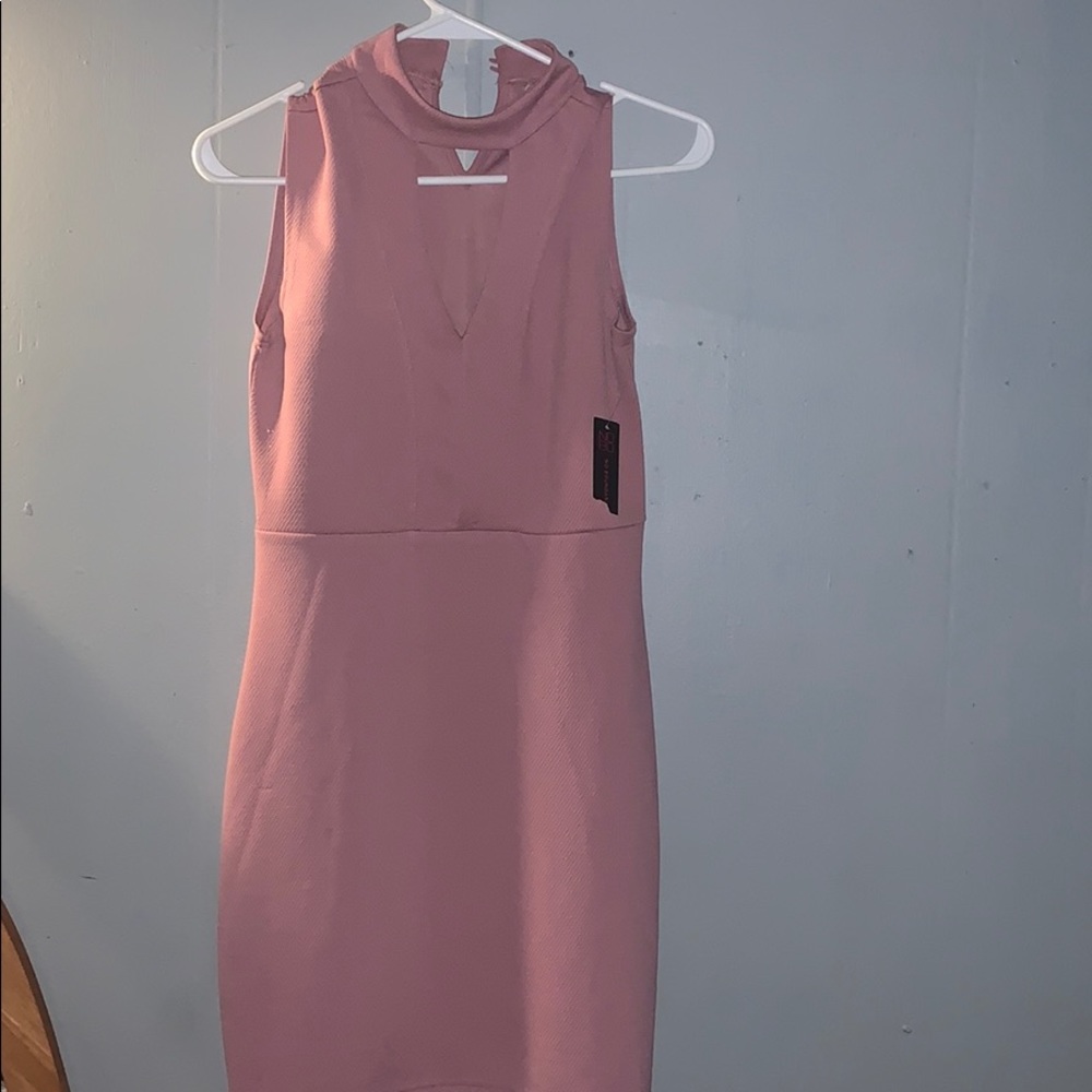 Dresses - Picture 5 of 5